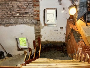 Freilegen und Sanieren des Mauerwerks im Innenbereich
